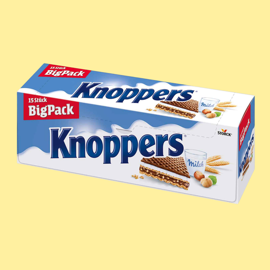 Eine Packung Knoppers (Milch-Haselnuss-Schnitte mit Waffeln, Milch- und Nugatcreme)